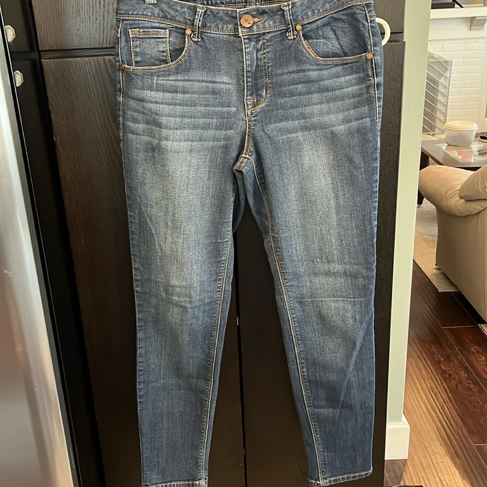 Cute women’s jeans. Size 8